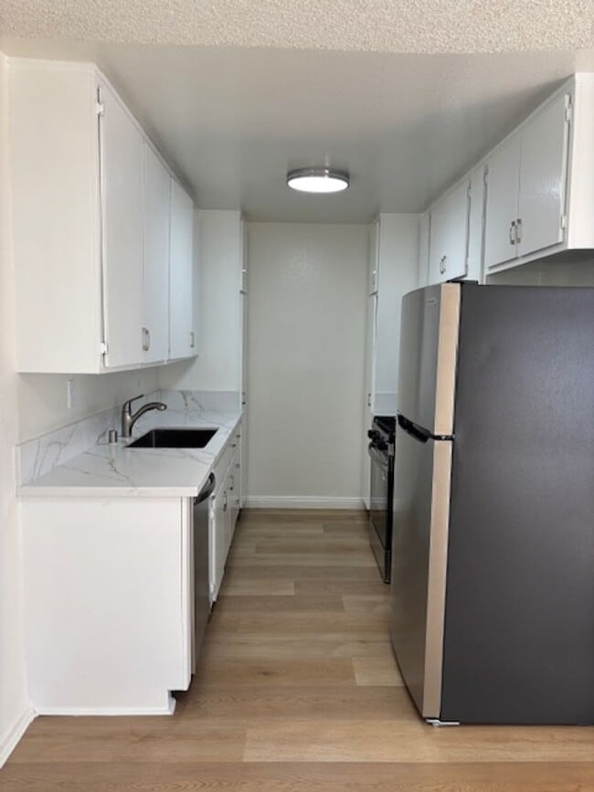 Photo - 4338 Mammoth Ave Apts