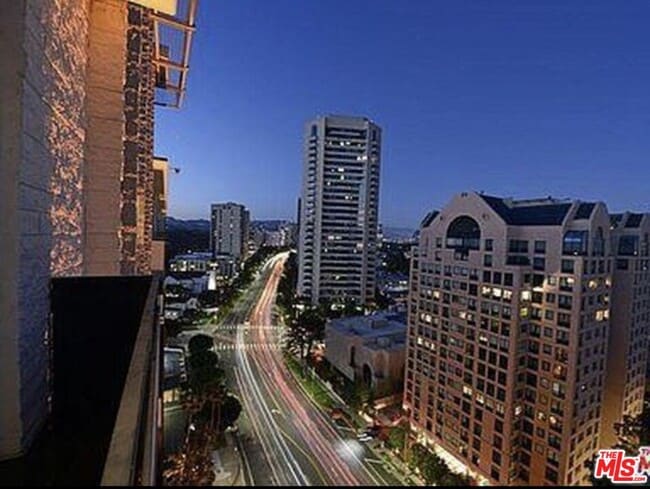 Building Photo - 10535 Wilshire Blvd Unit 1203