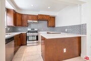 Photo - 148 S Reeves Dr Unit 4