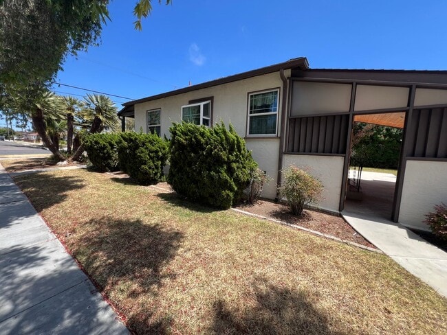 Photo - LOCATION LOCATION LOCATION!!! 5th & I St, Large House, 2Bdrm+Den+2 car Garage