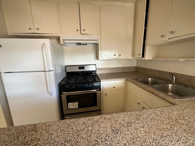 Photo - 1605 Barry Ave