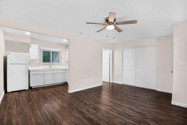 Photo - Point Loma Bay Apartments