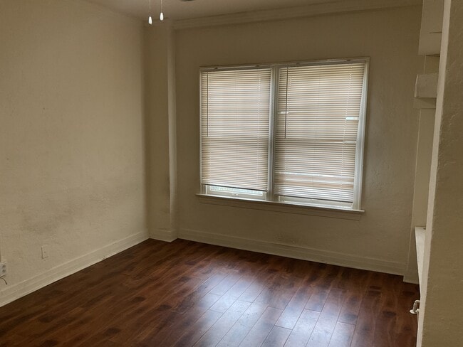 Photo - 3906 Beverly Blvd Unit Bachelor