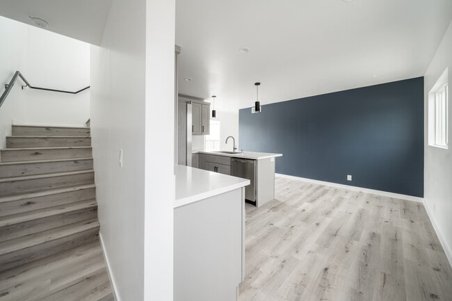 Photo - 5133 Barstow St