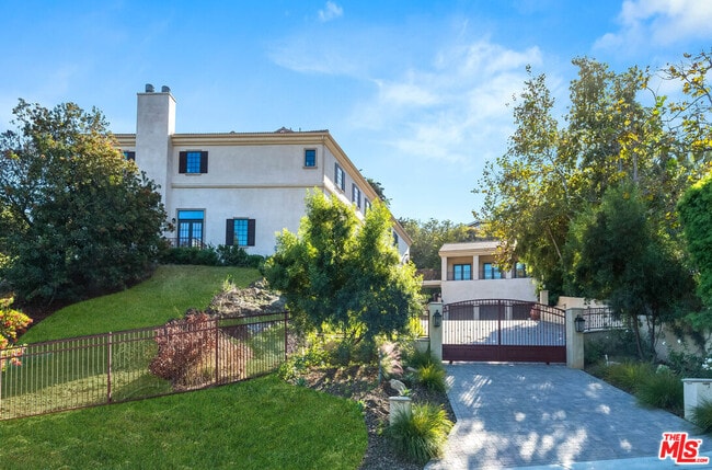 Building Photo - 17390 Tramonto Dr