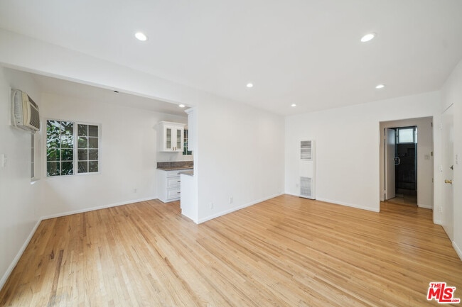 Photo - 710 Westmount Dr Unit D