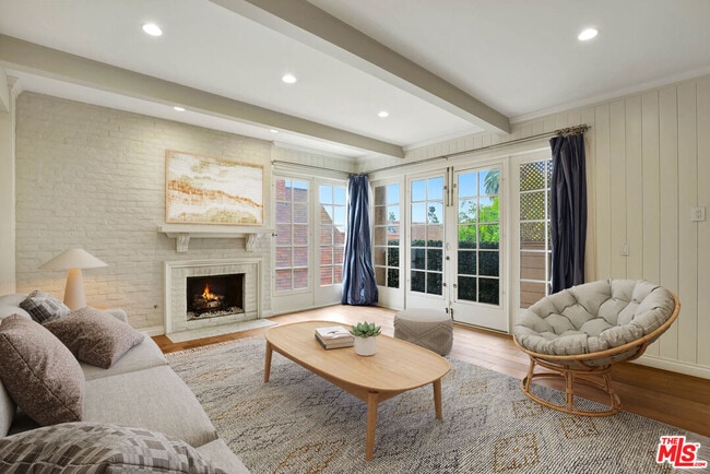 Building Photo - 1260 S Beverly Glen Blvd Unit 304