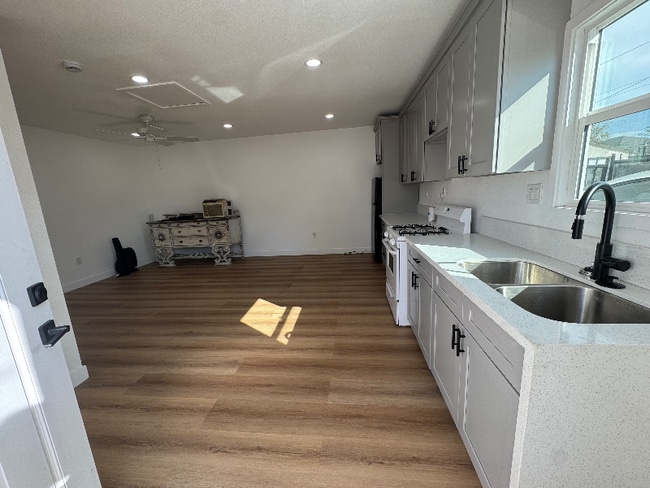 Photo - 6120 California Ave