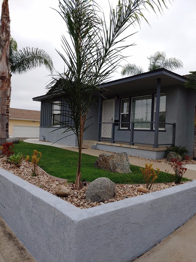 Building Photo - Allied Gardens 3 Bed 1 1/2 Bath