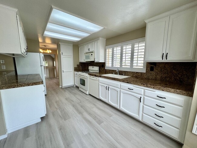Photo - Large, end-unit townhome in the heart of Thousand Oaks