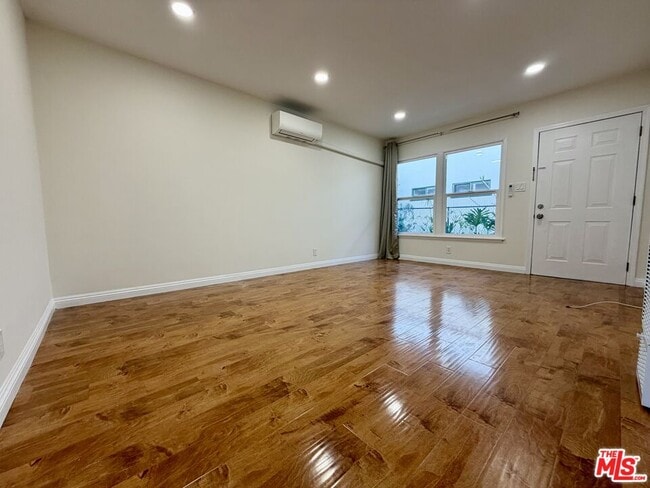 Photo - 2027 Euclid St Unit B