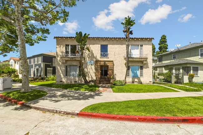 Building Photo - Spacious 1BR with Separate Dining Room in Leimert Park – Private Entrance, W/D Hookups, Move-In 5/1 Unit Spacious 1 Bed 1 Bath