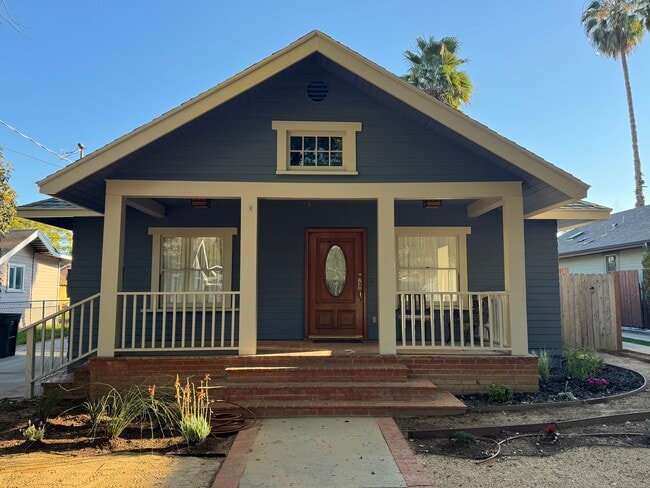 Building Photo - 492 Flower St