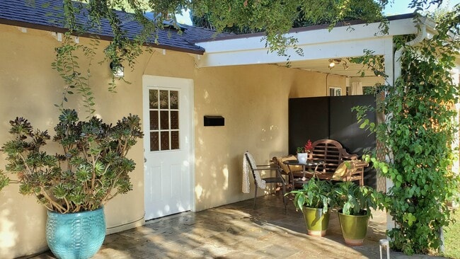 Building Photo - 3222 Ingledale Ter Unit Atwater Village Studio