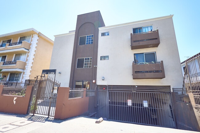 Photo - 943 Elden Ave Unit 204