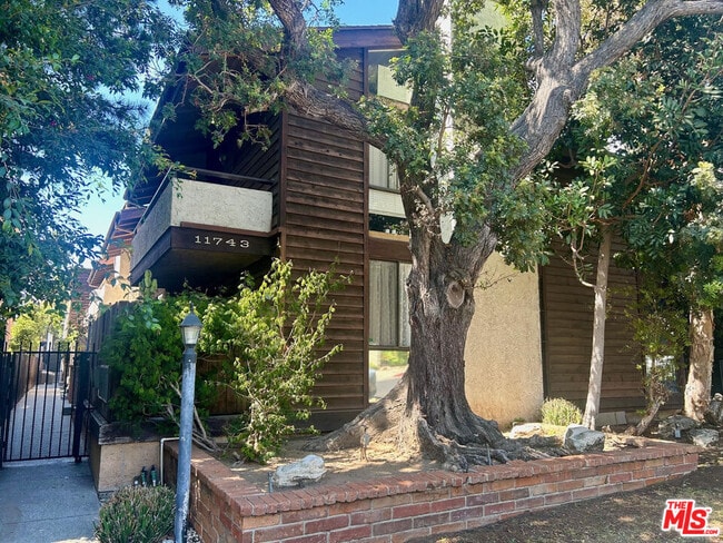 Building Photo - 11743 Darlington Ave Unit 9