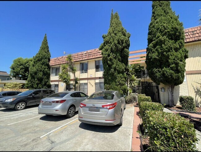 Building Photo - Charming and Bright Normal Heights Studio ... Unit 4665-19 Rental
