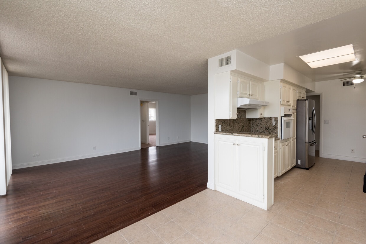 3D Tour - Rexford Drive Apartments