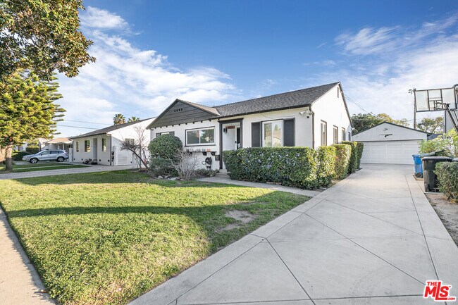 Photo - 13536 Hamlin St