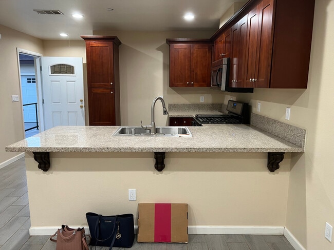 Photo - 10629 Lind Ave