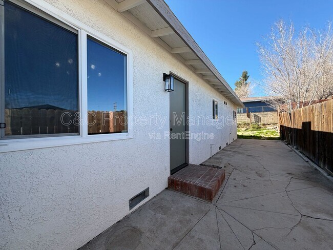 Photo - 16280 Lorene Dr