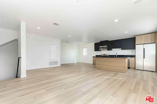 Photo - 2103 Burnside Ave Condo Unit 1/2