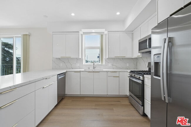 Photo - 11042 La Maida St Unit 202