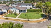 Photo - 5833 Glady St
