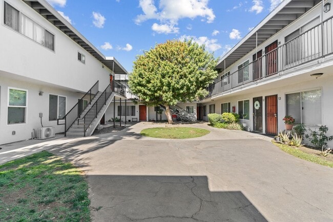 Photo - 10442 Lampson Avenue