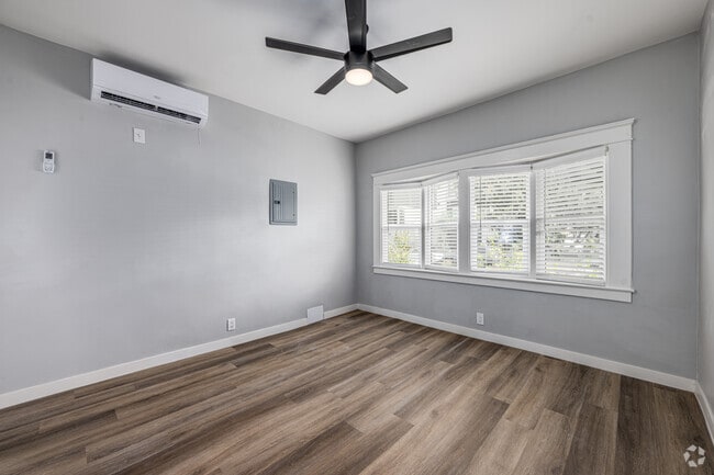 3BR, 2BA - 850SF - Primary Bedroom - 1411 Mohawk St