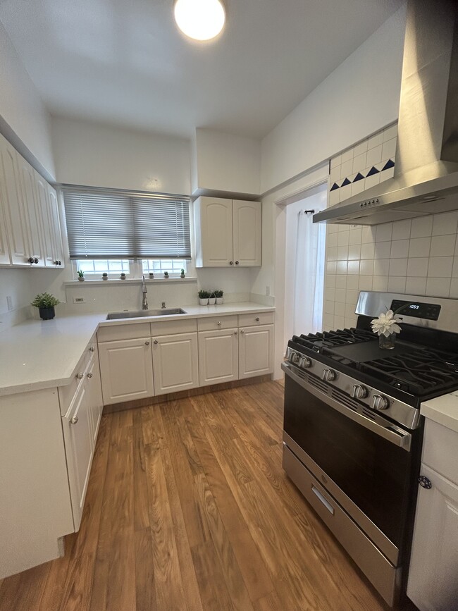 Photo - 850 S Kenmore Ave Unit 850