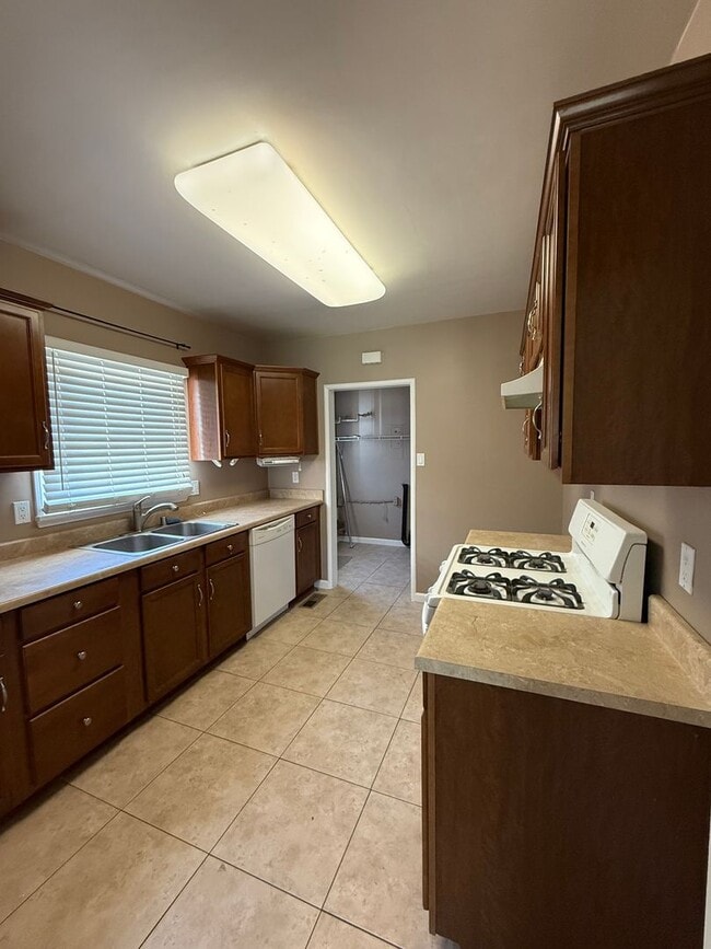 Photo - 1053 N Laurel Ave