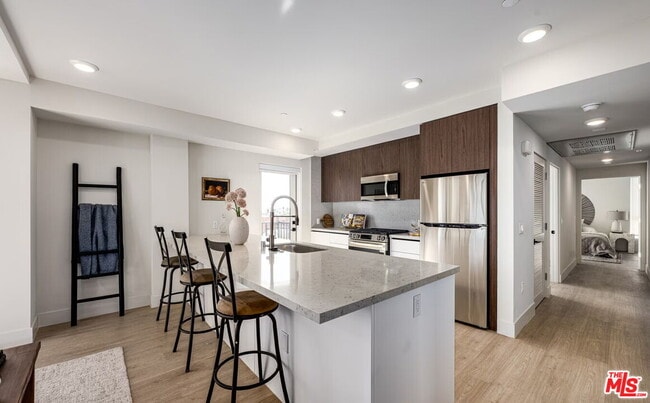 Photo - 707 S Berendo St Unit 204