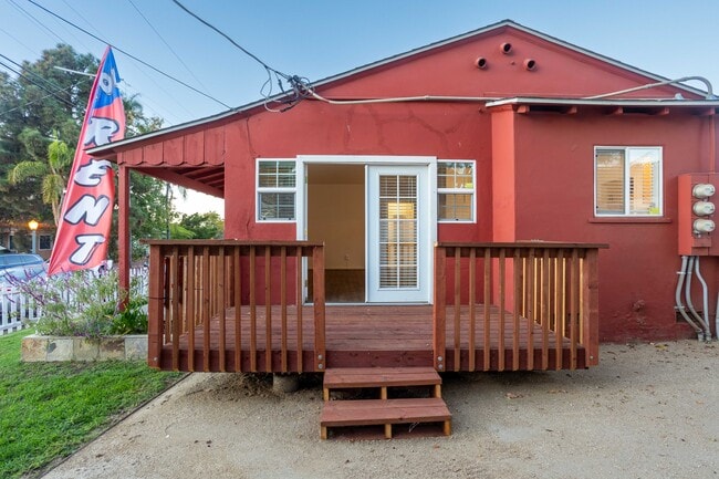 2bd 1ba Deck - Rolando Place Apartments