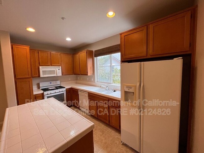 Photo - 1586 Sumac Pl