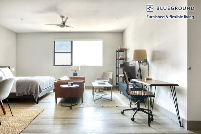 Building Photo - 5100 Wilshire Blvd Rental