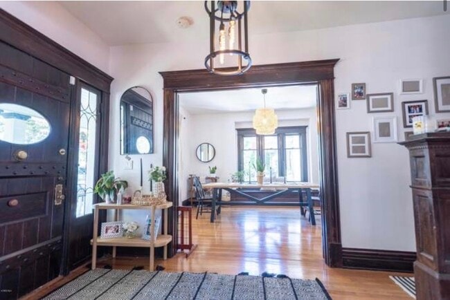 Photo - 1727 N Bush St