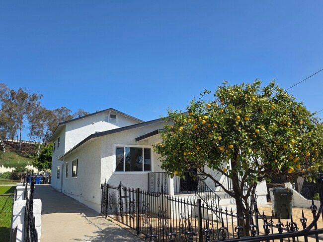 Building Photo - 4535 E 2nd St Unit 4537 Front