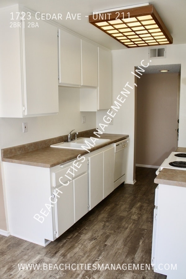 Photo - 1723 Cedar Ave Unit 211