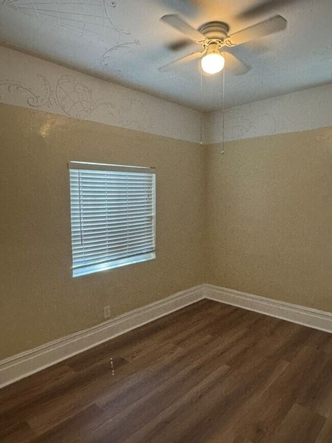 Photo - 1153 W 37th Pl Unit 1