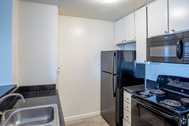 2BR - 2BA, 935SF - Elan Poway Hills