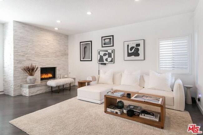 Photo - 831 Westbourne Dr