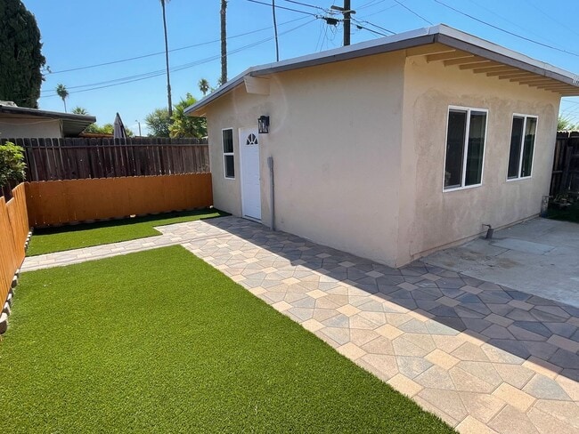 Building Photo - Cute 1 Bedroom Unit in Nice Neighborhood! ... Rental