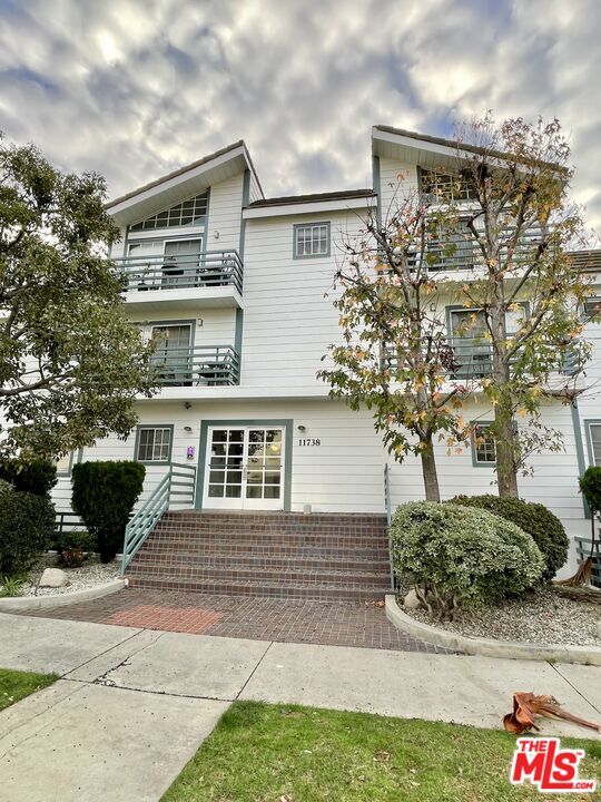 Photo - 11738 Mayfield Ave Unit 109