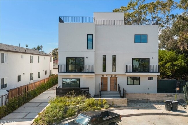 Building Photo - 2515 Alsace Ave