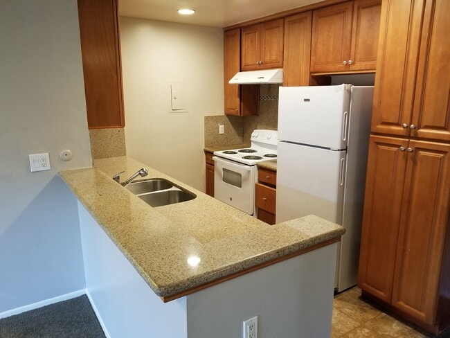 Building Photo - 2521 W Sunflower Ave Unit M5 Rental