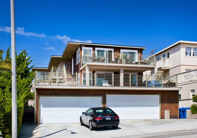 Building Photo - 313 Avenue H Unit B