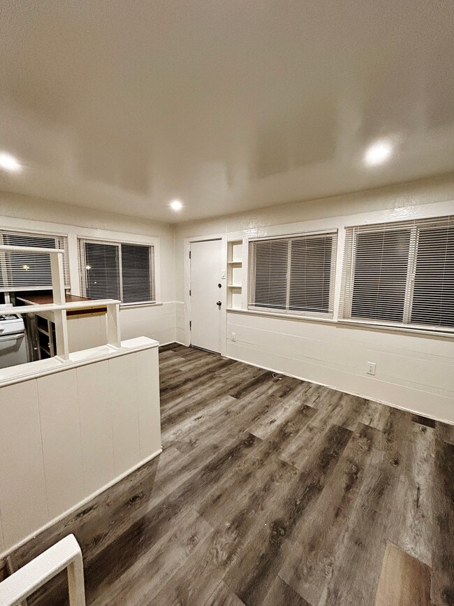 Photo - 2032 Vista Del Mar Ave Unit 5