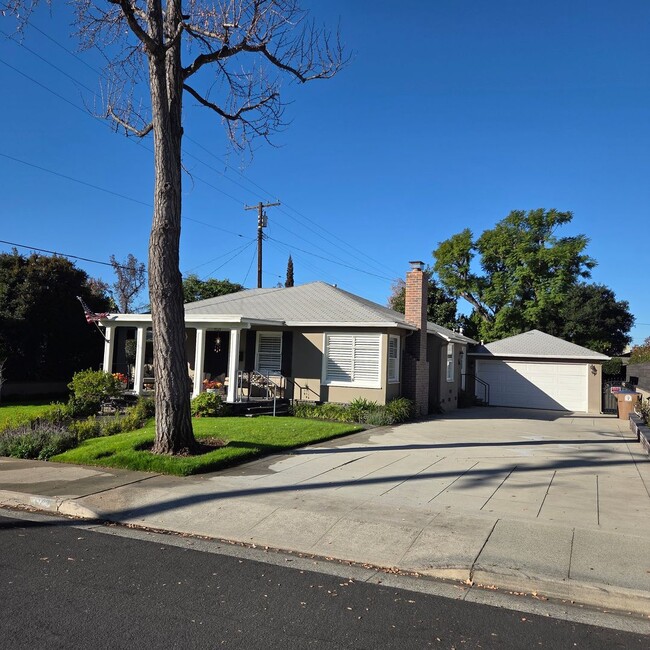 Photo - 1121 N Cambridge Ave