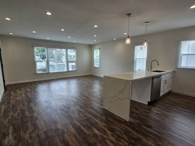 Photo - 1416-1418 E. Windsor Rd. Unit 1418 E Windsor Rd.